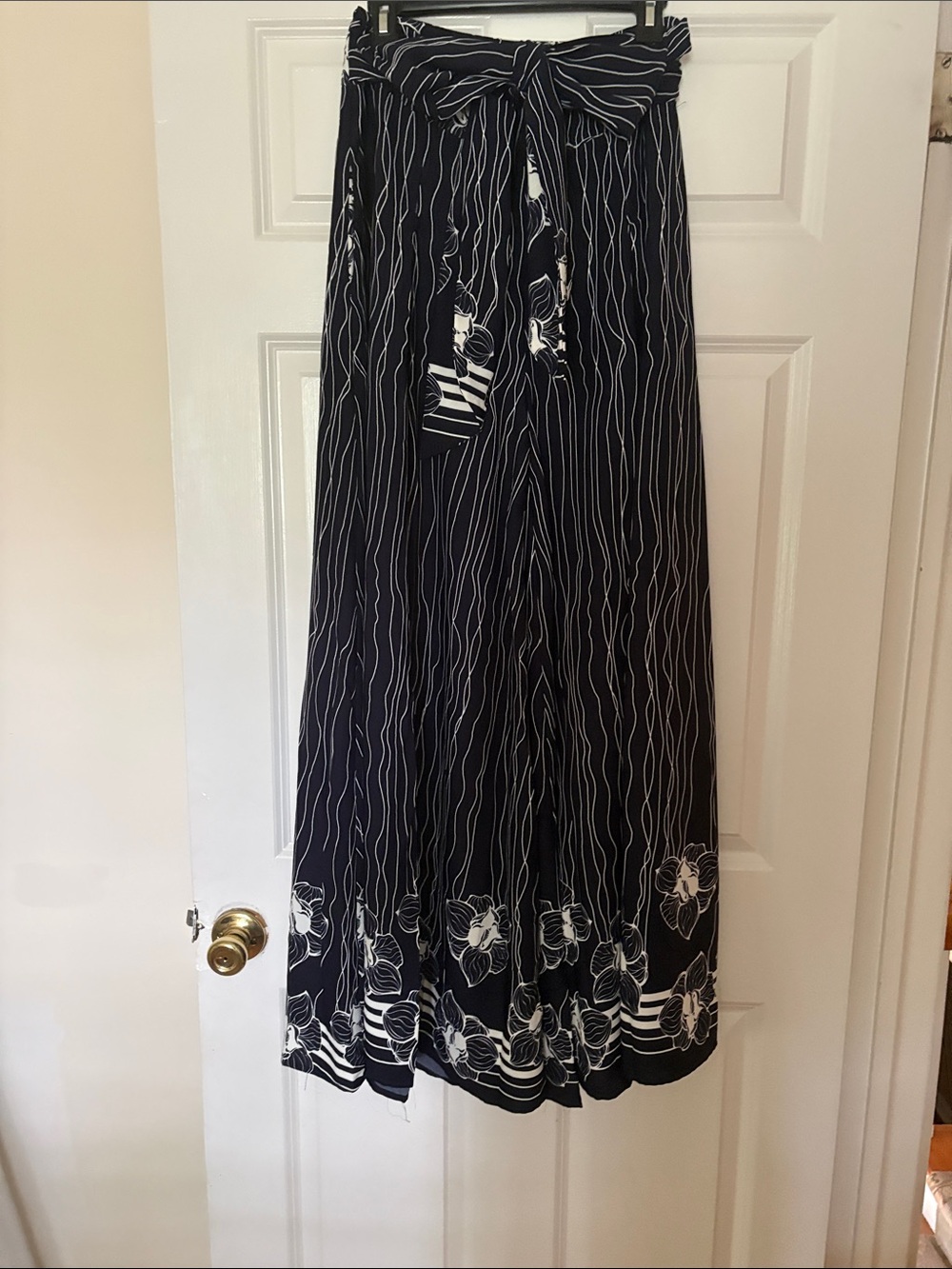 Gracia Navy and White Wide-Leg Floral Tie Pants